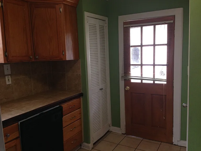 1572 Beatie Ave SW — Photo 4
