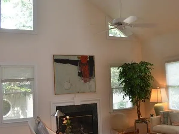 311 Columbia Pl E, Chapel Hill, NC 27516