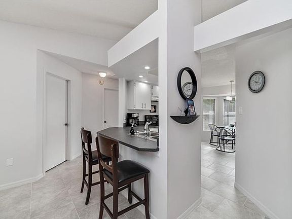 4th image of 329 Courtland Blvd