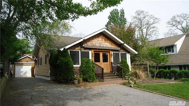 1st image of 106 Bay Dr E