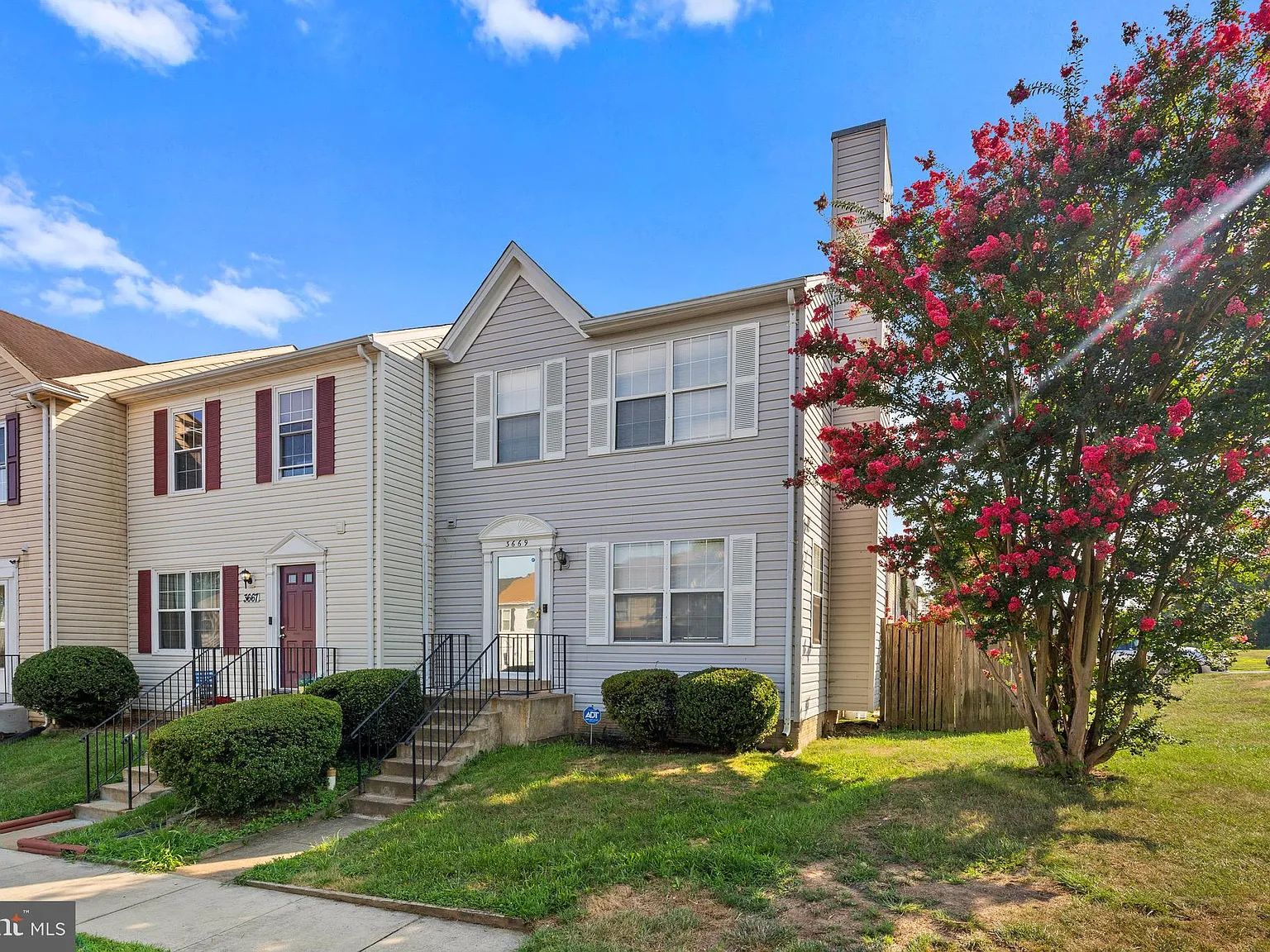 3 bed, 1.5 bath, 1696 sqft, $2,550 — Photo 3
