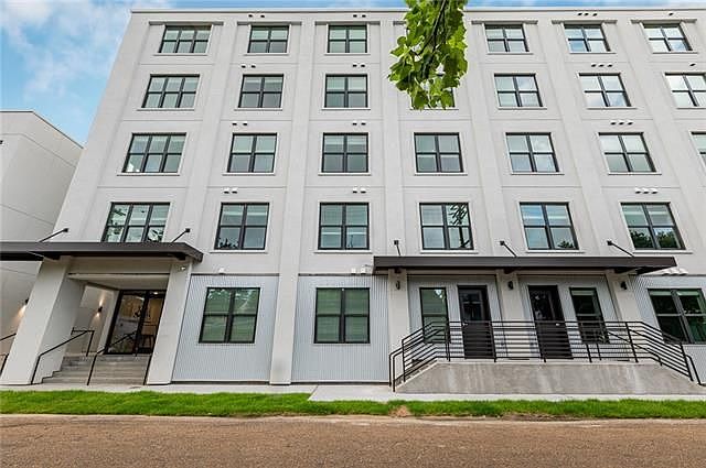 1st image of 883 Montegut St #404