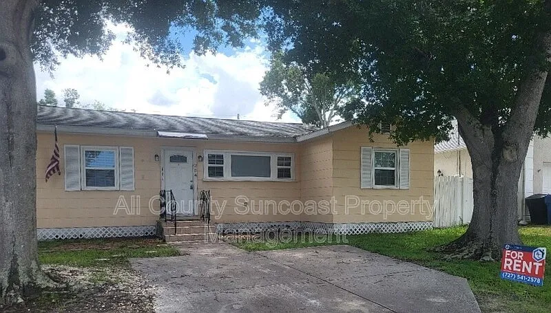 3 bed, 2.0 bath, $2,450 — Photo 2