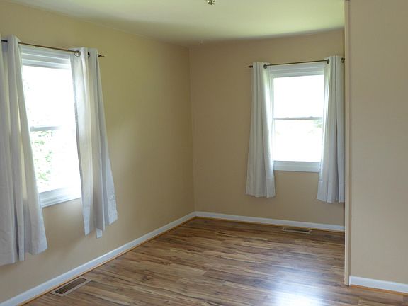 5th image of 371 Camelia Dr