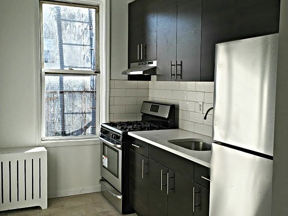 2nd image of 158 Sumpter St #3