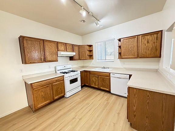4th image of 2604 La Mata St
