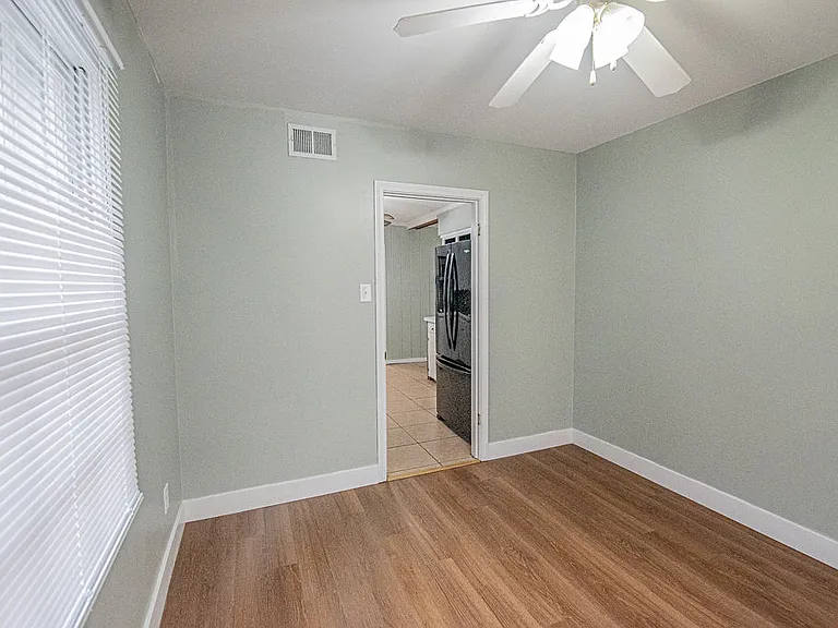 4361 Montclair Cir E — Photo 11