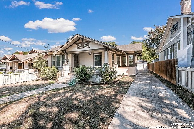 1st image of 615 W Mistletoe Ave