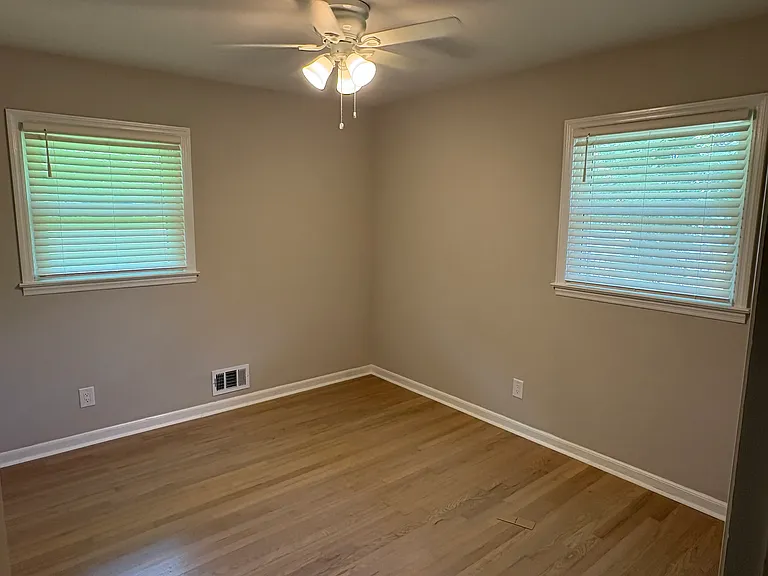 1262 Robert Ln — Photo 17