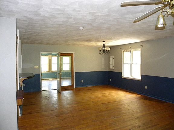 4th image of 1166 E Lois Ct