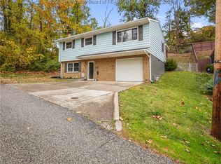 929 Upton Dr, South Charleston, WV 25309