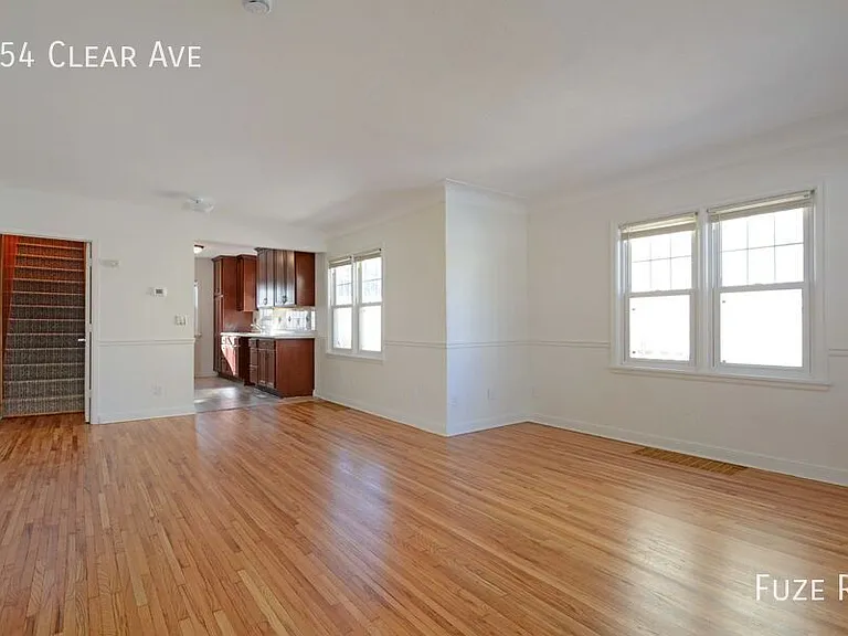 654 Clear Ave — Photo 2