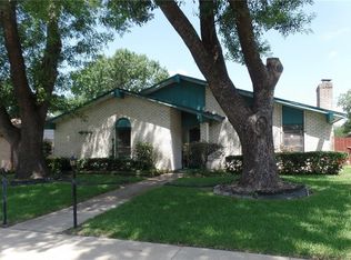 948 Meadowcove Cir, Garland, TX 75043