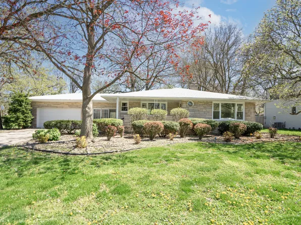 8301 Schreiber Dr, Munster, IN 46321