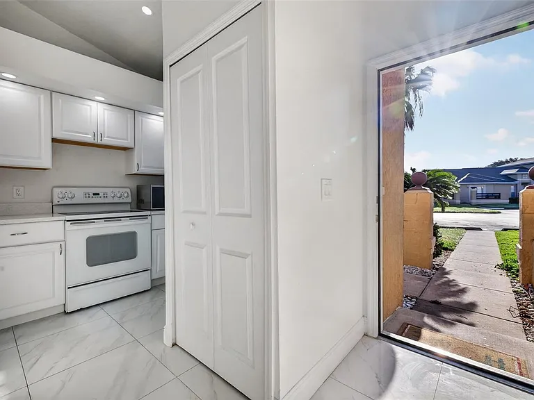 3128 Sandy Shore Ln — Photo 9