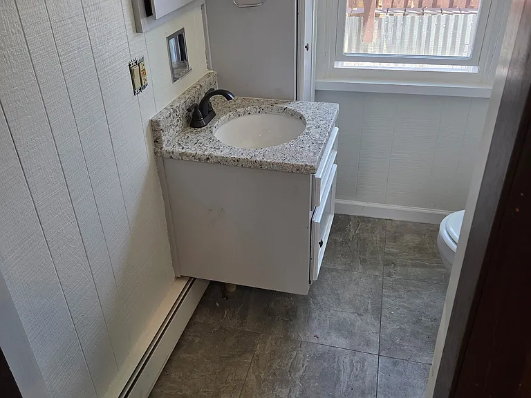 305 S 4th St — Photo 9