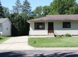 911 3rd St NW, Waseca, MN 56093