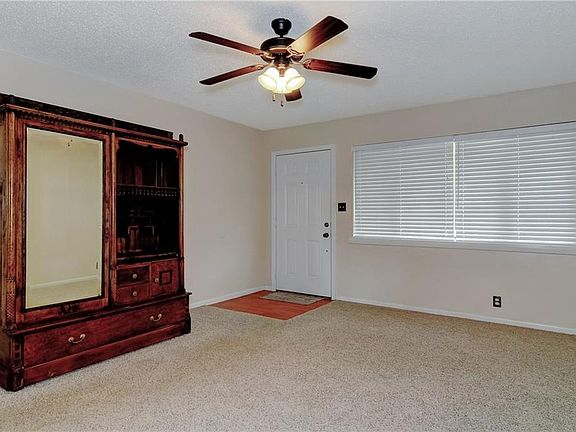 4th image of 2405 W Walker St