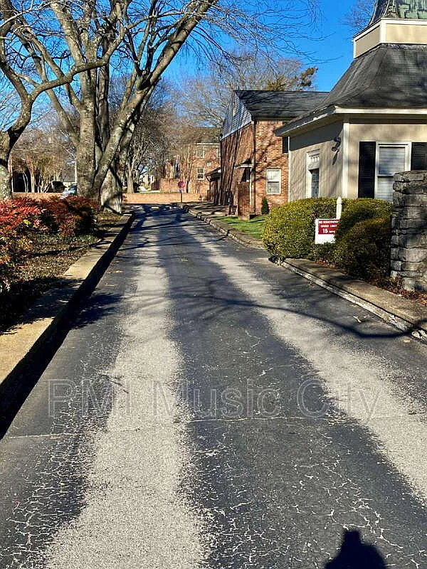 1 bed, 1.0 bath, 771 sqft, $1,295 — Photo 2
