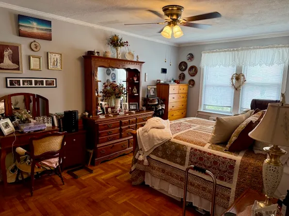 1861 East 32nd Street image 17 of 27