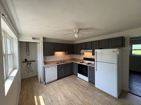 3rd image of 4403 W Broyhill Ct #B