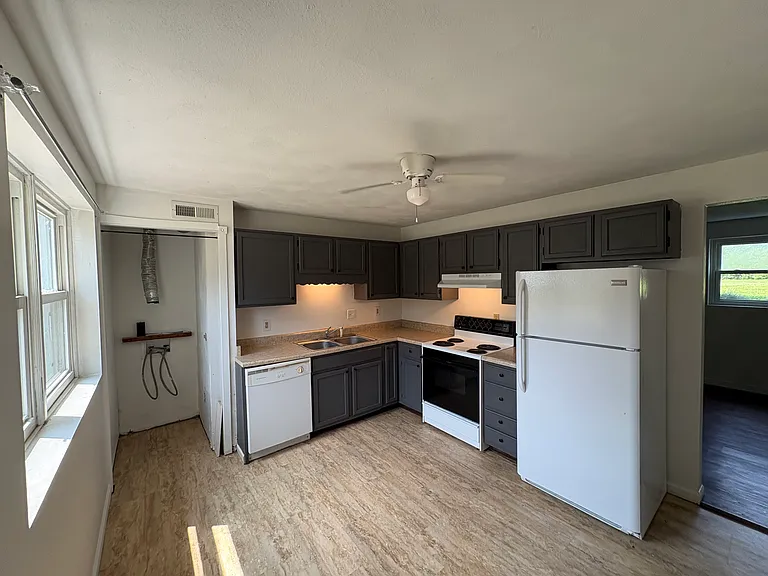 4403 W Broyhill Ct #B — Photo 3