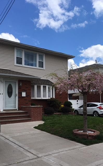 Beautiful Home 1st Floor 3 Bedroom Apartment