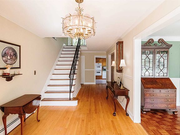2nd image of 17 Harbor Oaks Dr
