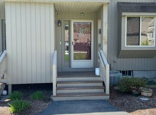 28 Suffolk Ct, Bedford, NH 03110