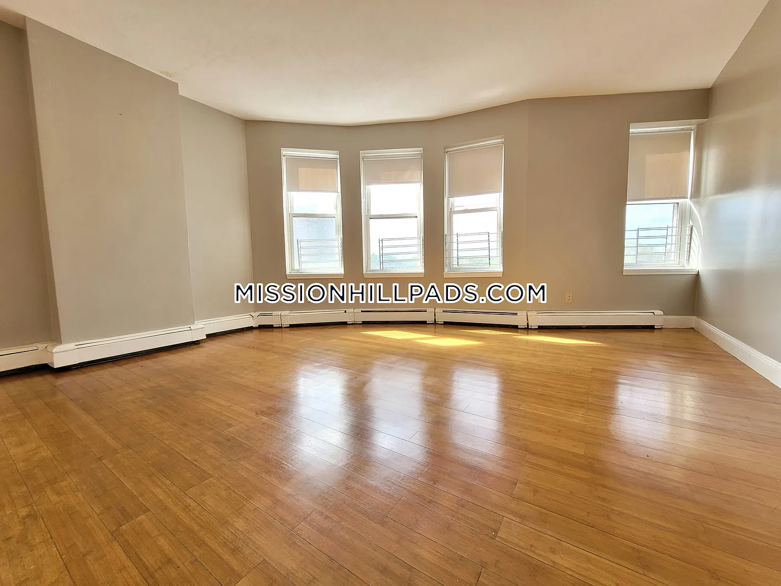 3 bed, 786 sqft, $2,595 — Photo 2