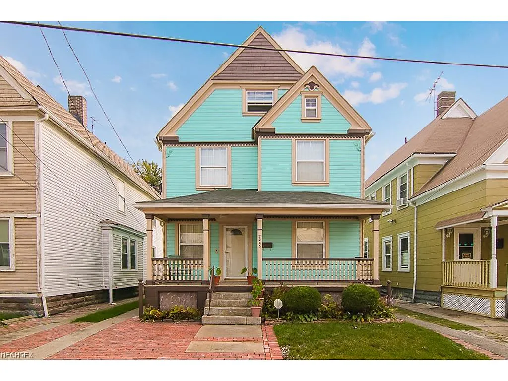 2205 Althen Ave photo 1