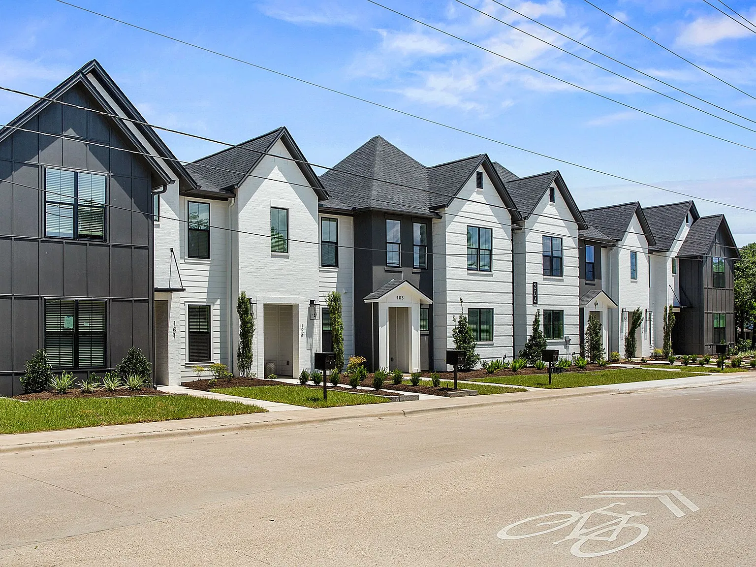 Luxury 4-Bedroom Townhouse Near Texas A&M | Student Living at Its Best — Photo 1