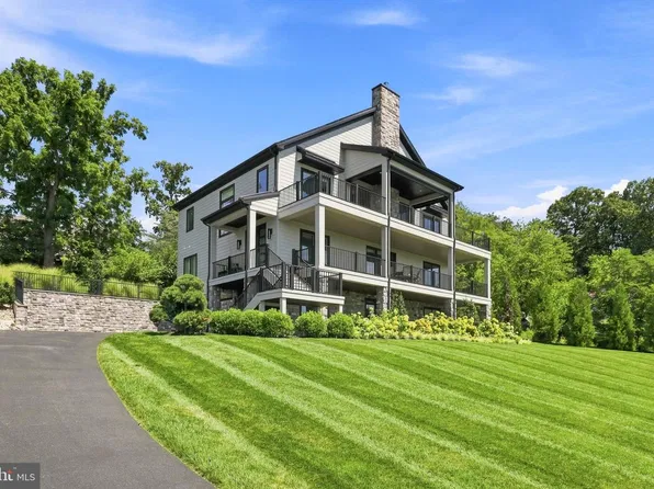327 E Woods Dr, Lititz, PA 17543