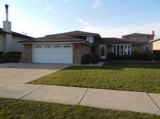 8107 Christeen Dr, Justice, IL 60458