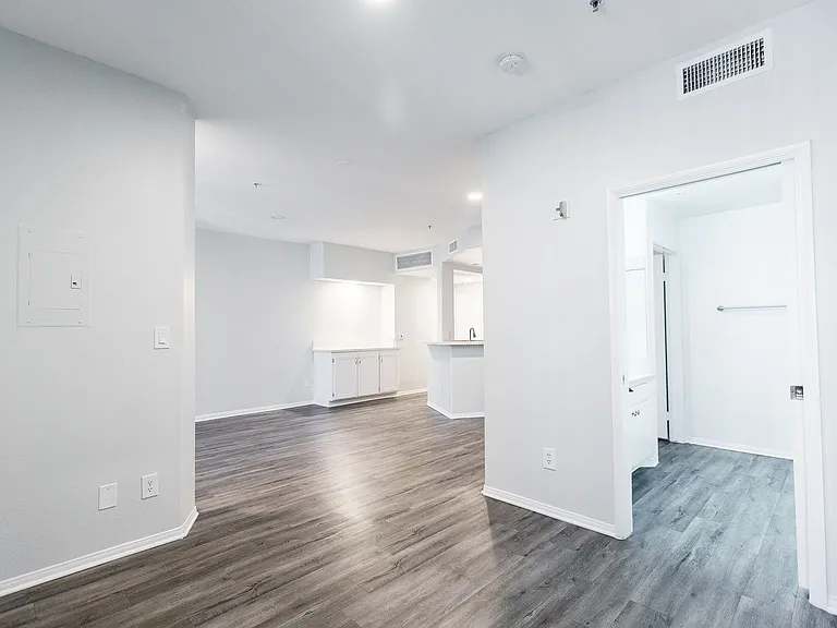311 South Doheny Drive — Photo 21