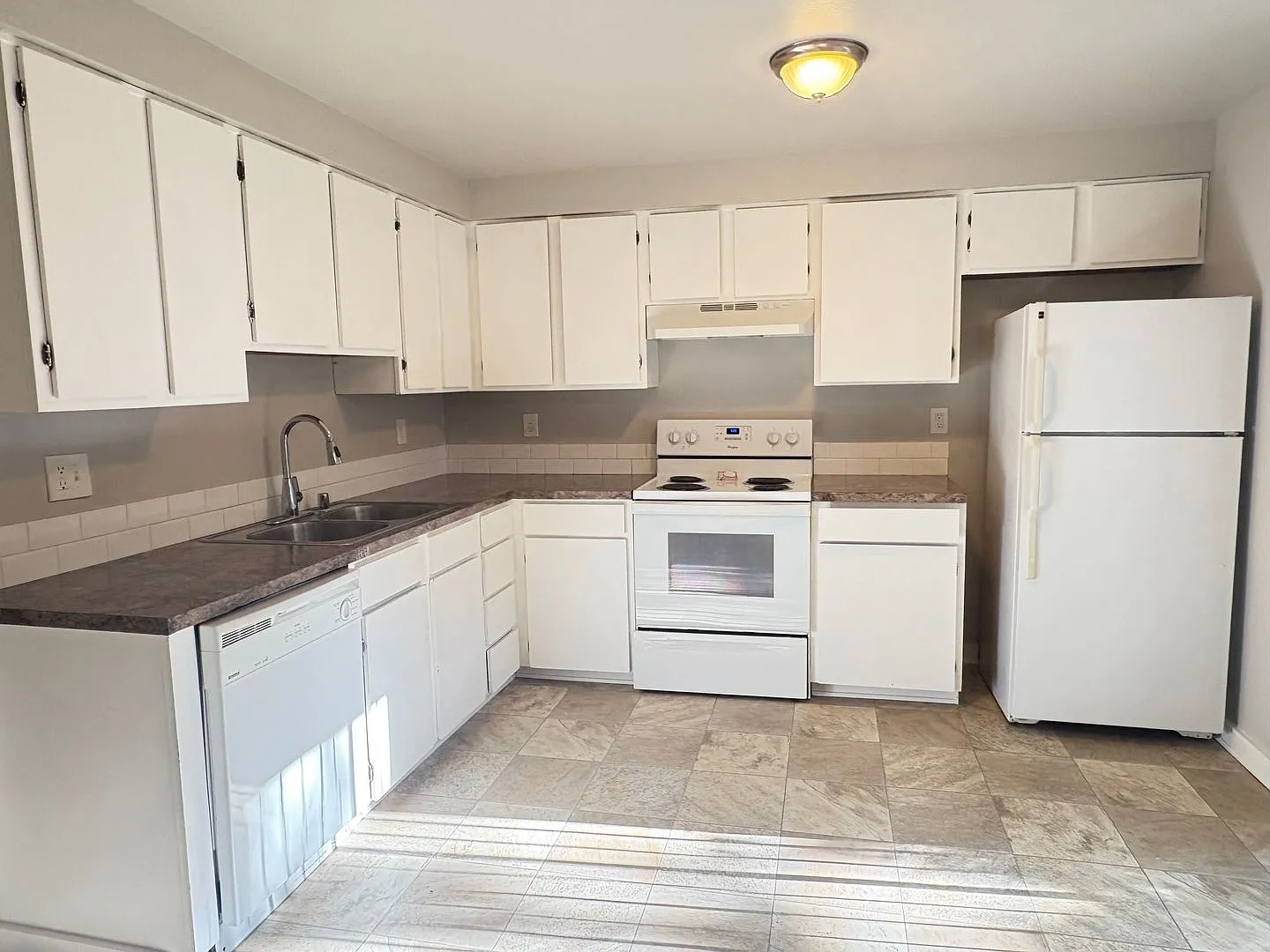 CCH5114--Apple Knoll Townhomes — Photo 1