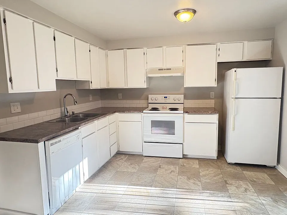 CCH5114--Apple Knoll Townhomes