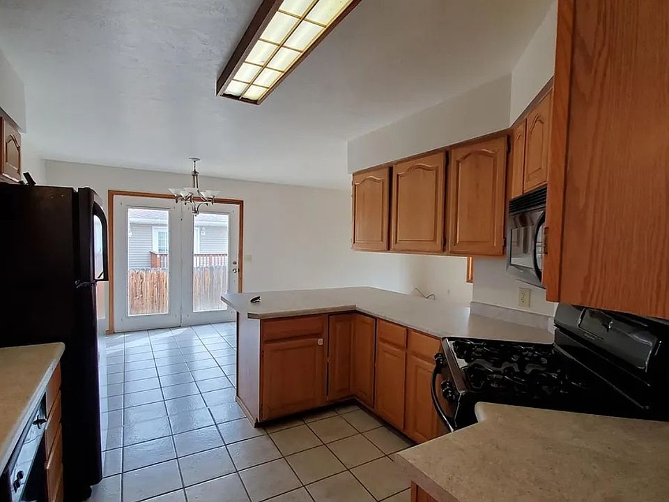 2nd image of 816 Burr Dr