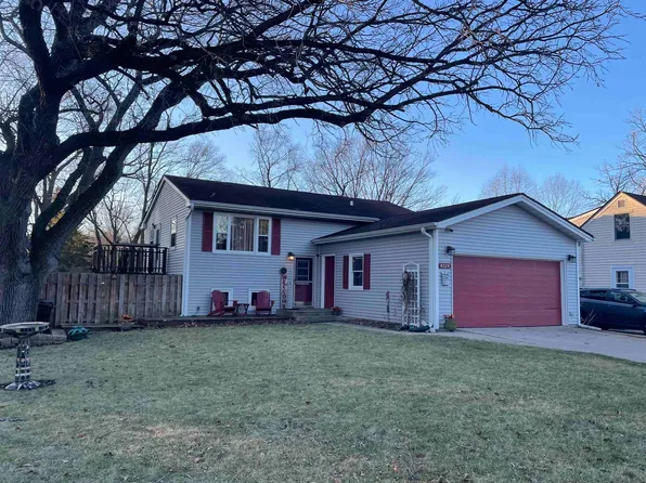 4724 Illinois St, Loves Park, IL 61111