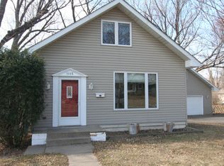 1115 Rhode Island Ave N, Golden Valley, MN 55427