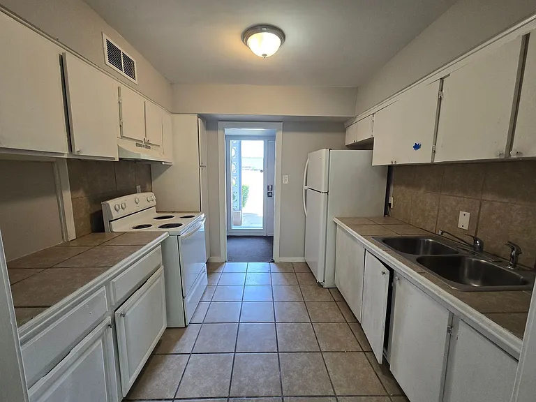 3701 Wesley Dr — Photo 52