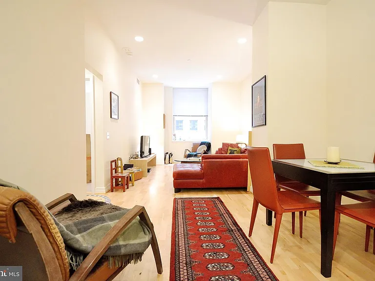 1600 Arch St #812 — Photo 8