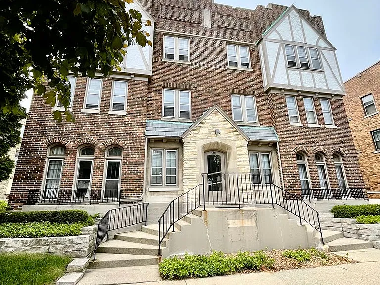2631 N Cramer St — Photo 1