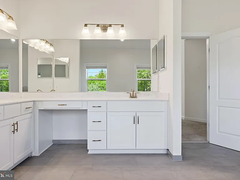 301 Kingdom Dr — Photo 69