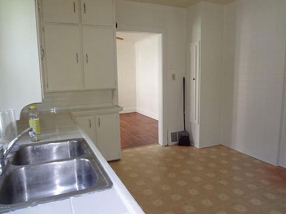 4th image of 23 McKinley Ave N