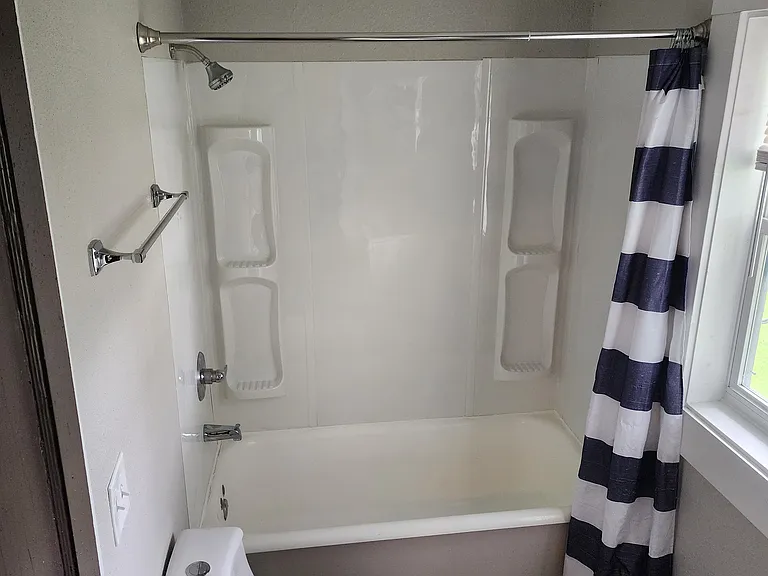 210 E 19th St #4 — Photo 10