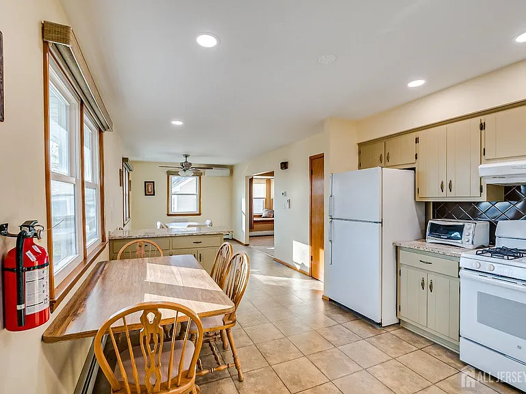 92 Coleman St — Photo 11