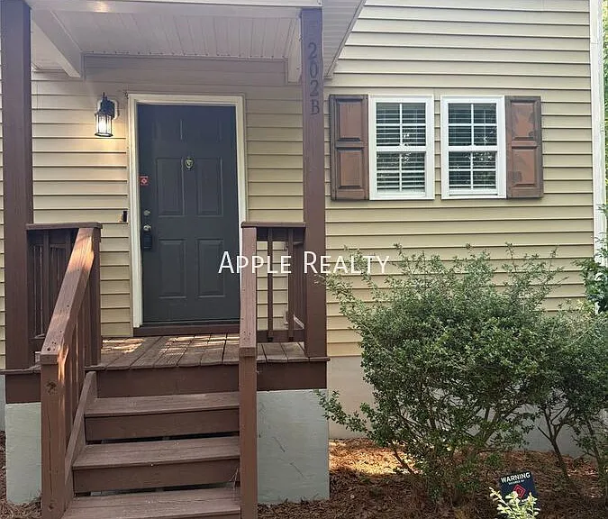 202 Allen St #B — Photo 2