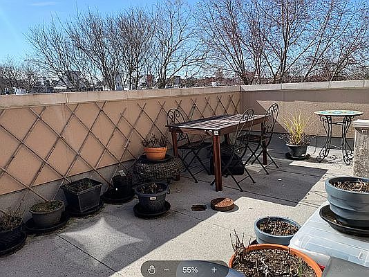 4th image of 586 Bainbridge St #4