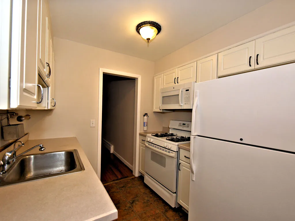 Apartment for Rent — Photo 1